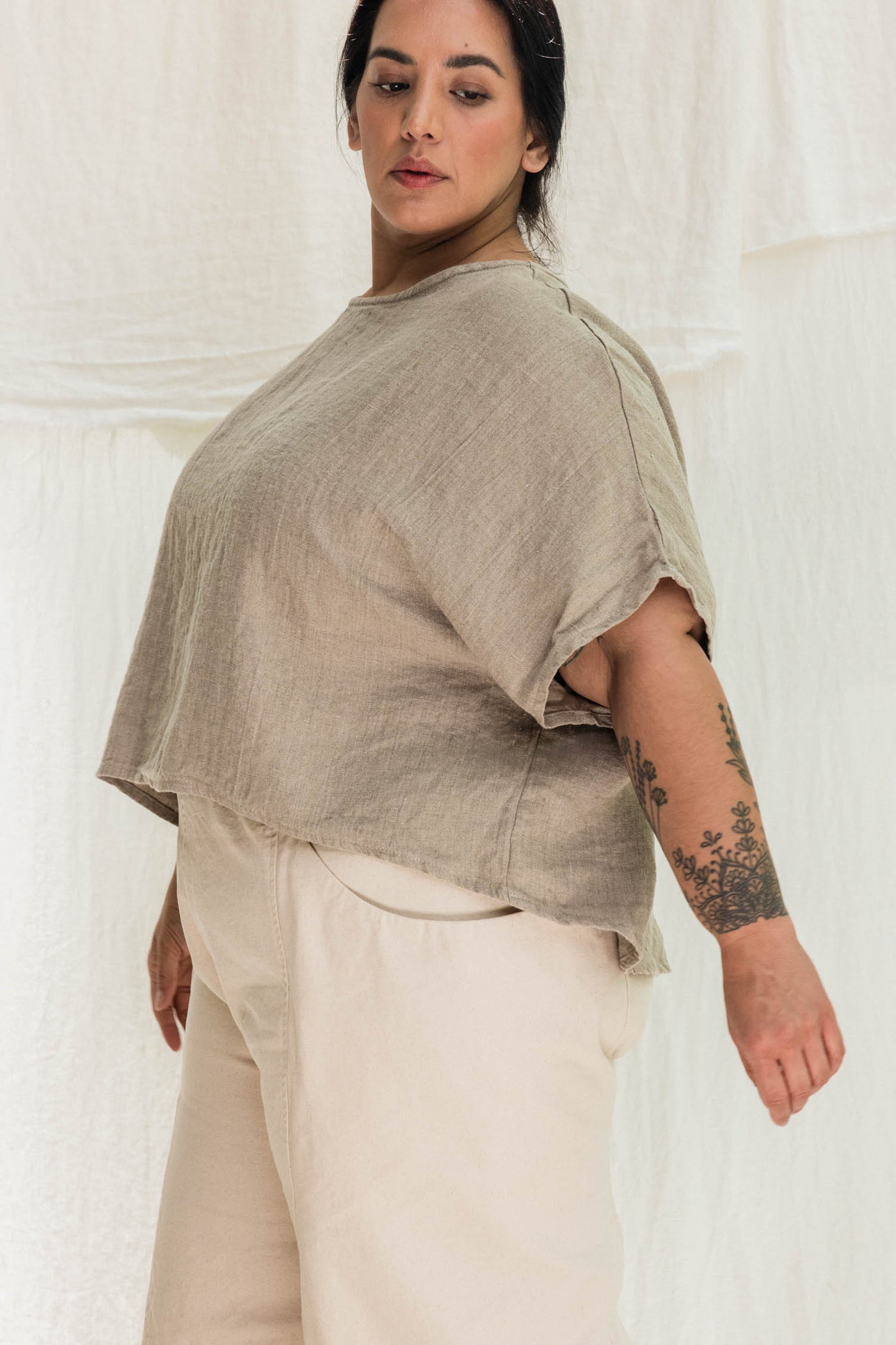 Linn Tee in Midweight Linen Flax#color_flax