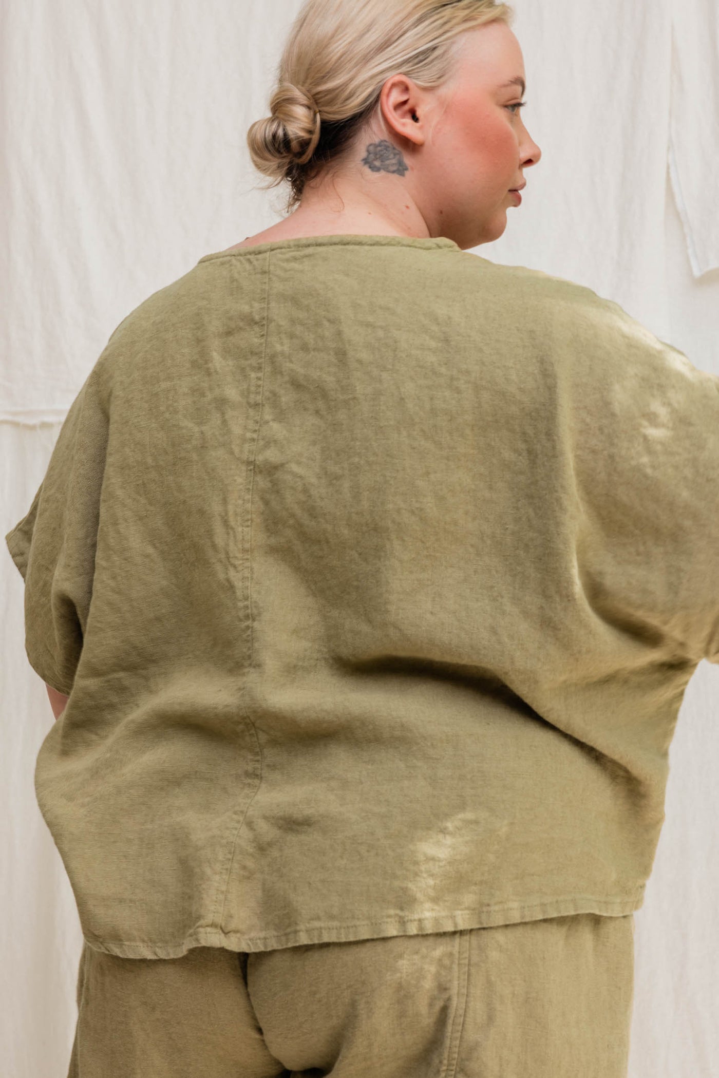 Linn Tee in Midweight Linen Pear#color_pear