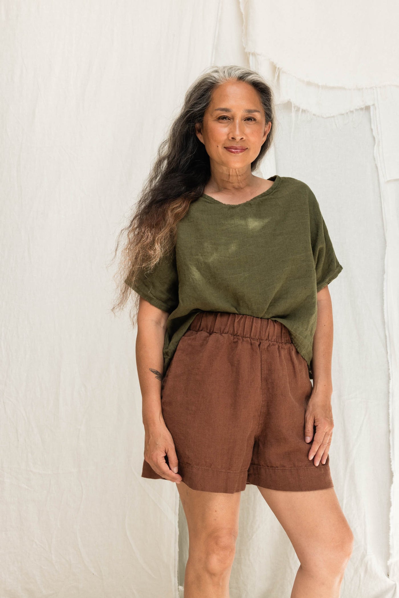 Linn Tee in Midweight Linen Verte#color_verte