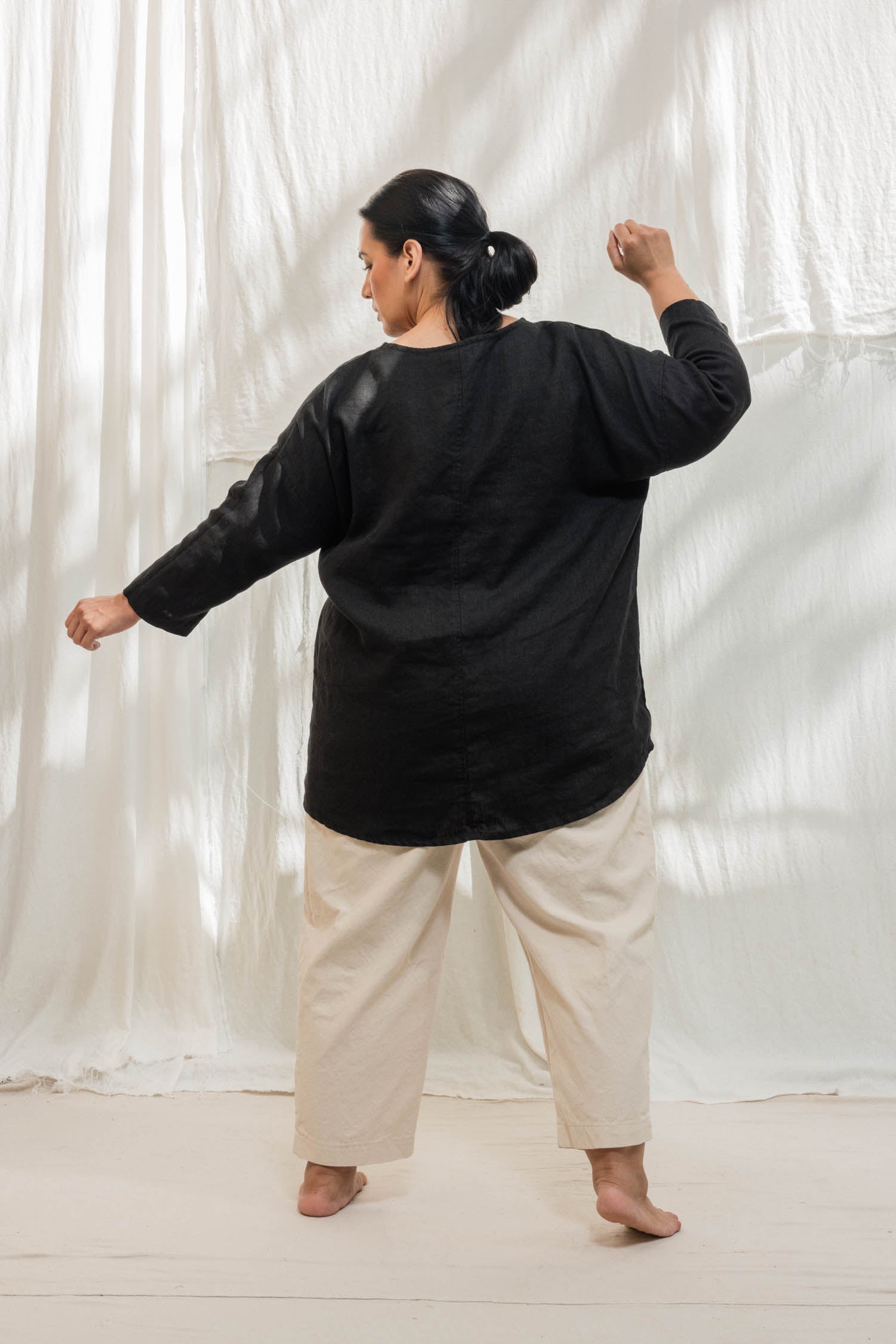 Long Sleeve Harper Tunic in Midweight Linen Ink#color_ink