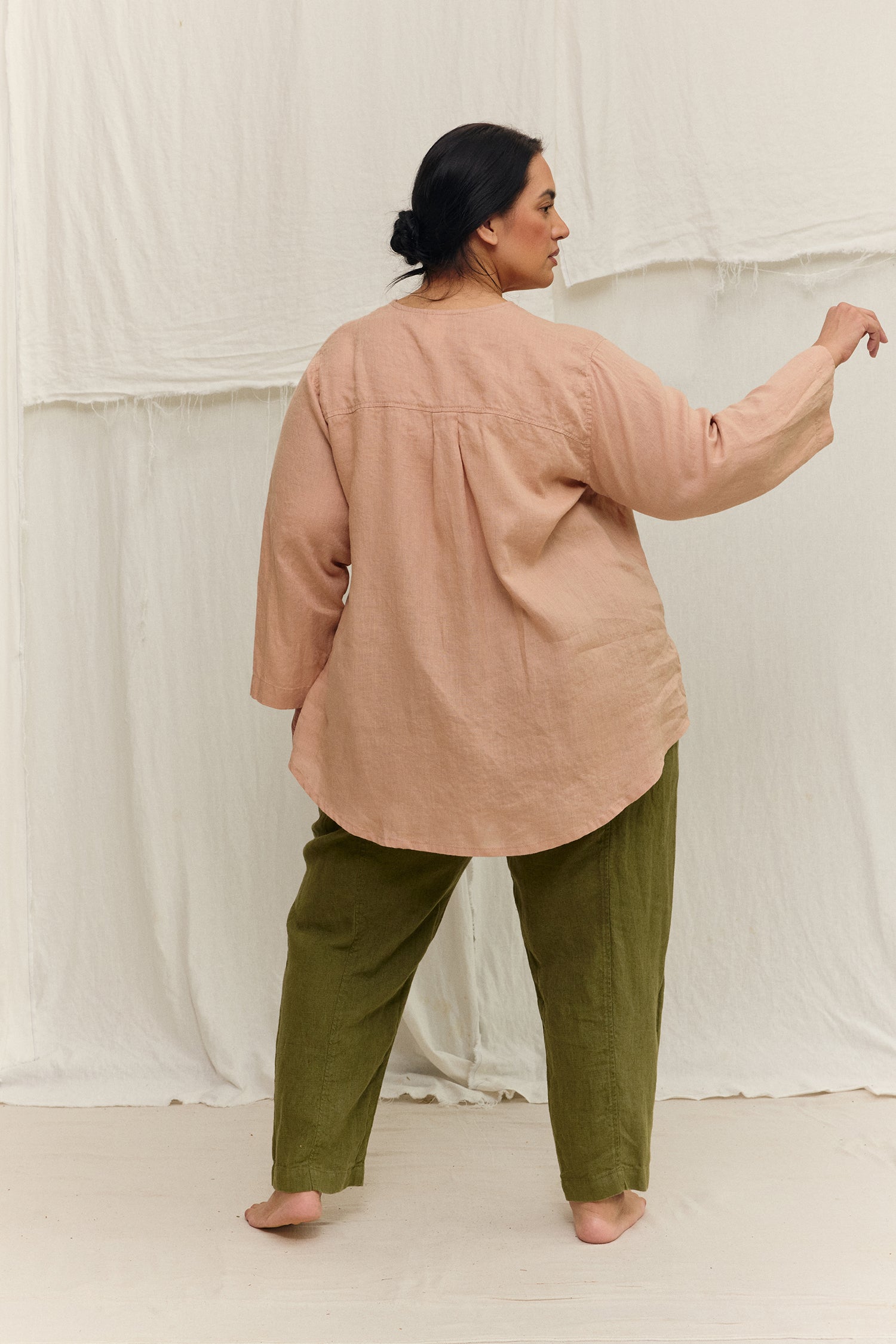 Long Sleeve Kara Snap Top in Lightweight Linen Canyon#color_canyon