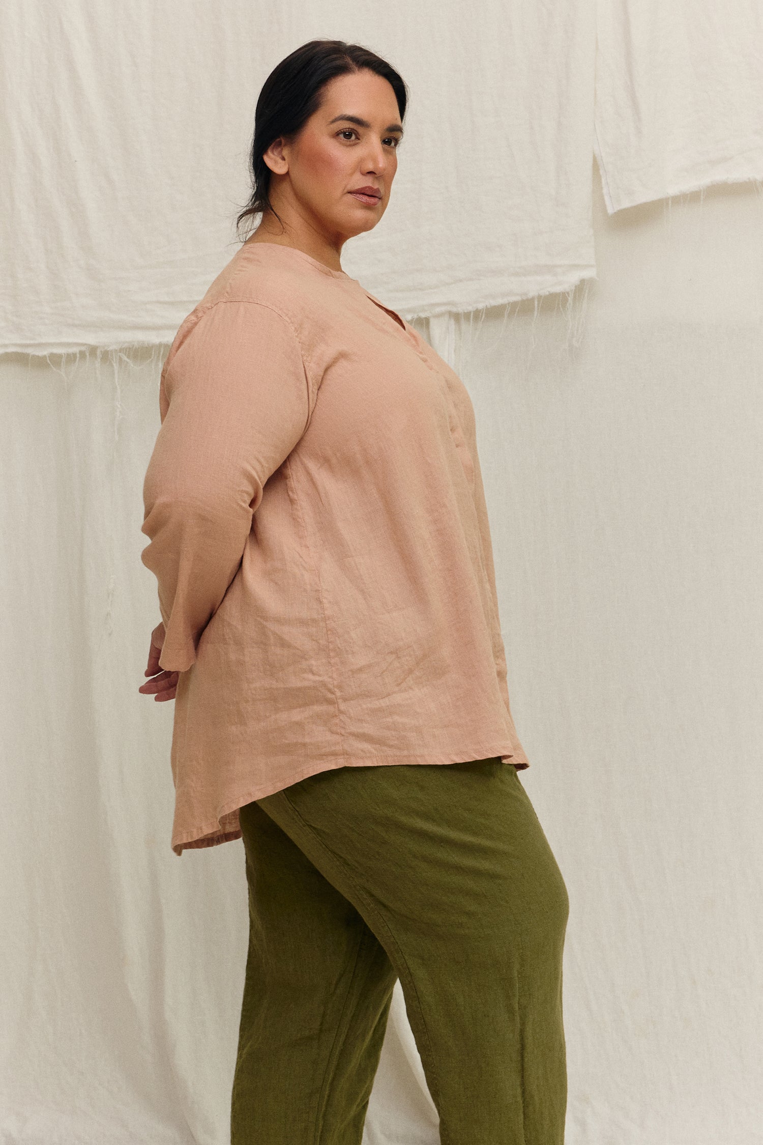 Long Sleeve Kara Snap Top in Lightweight Linen Canyon#color_canyon