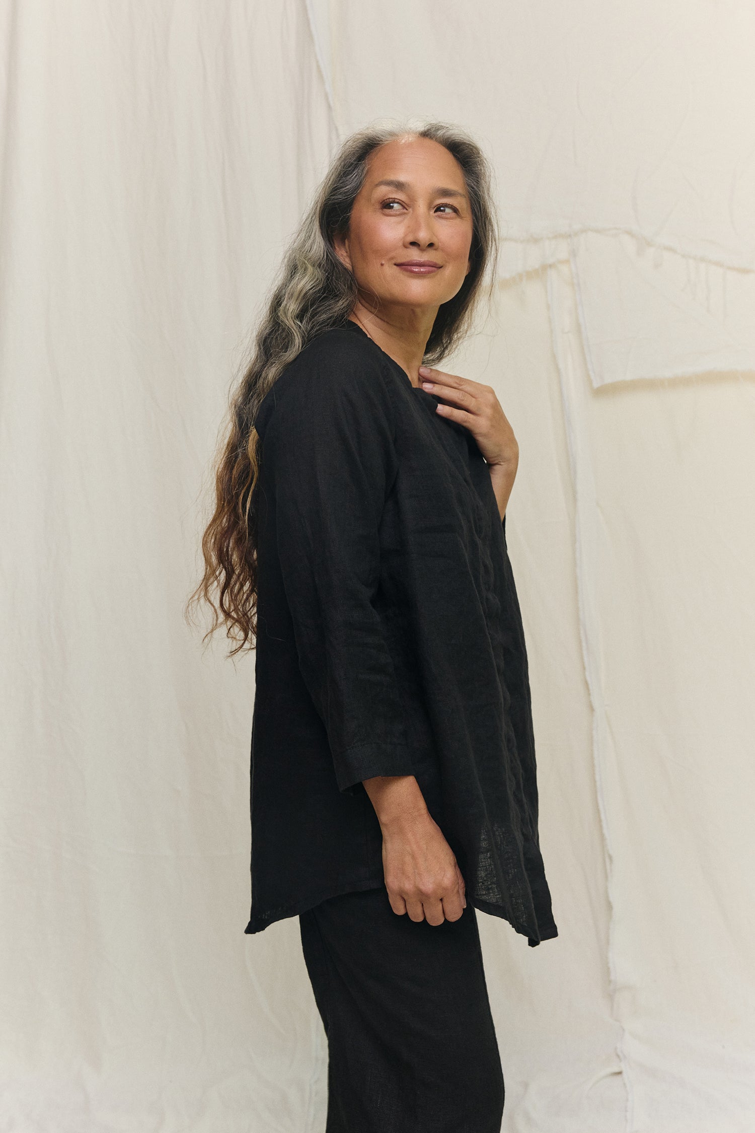 Long Sleeve Kara Snap Top in Lightweight Linen Ink#color_ink