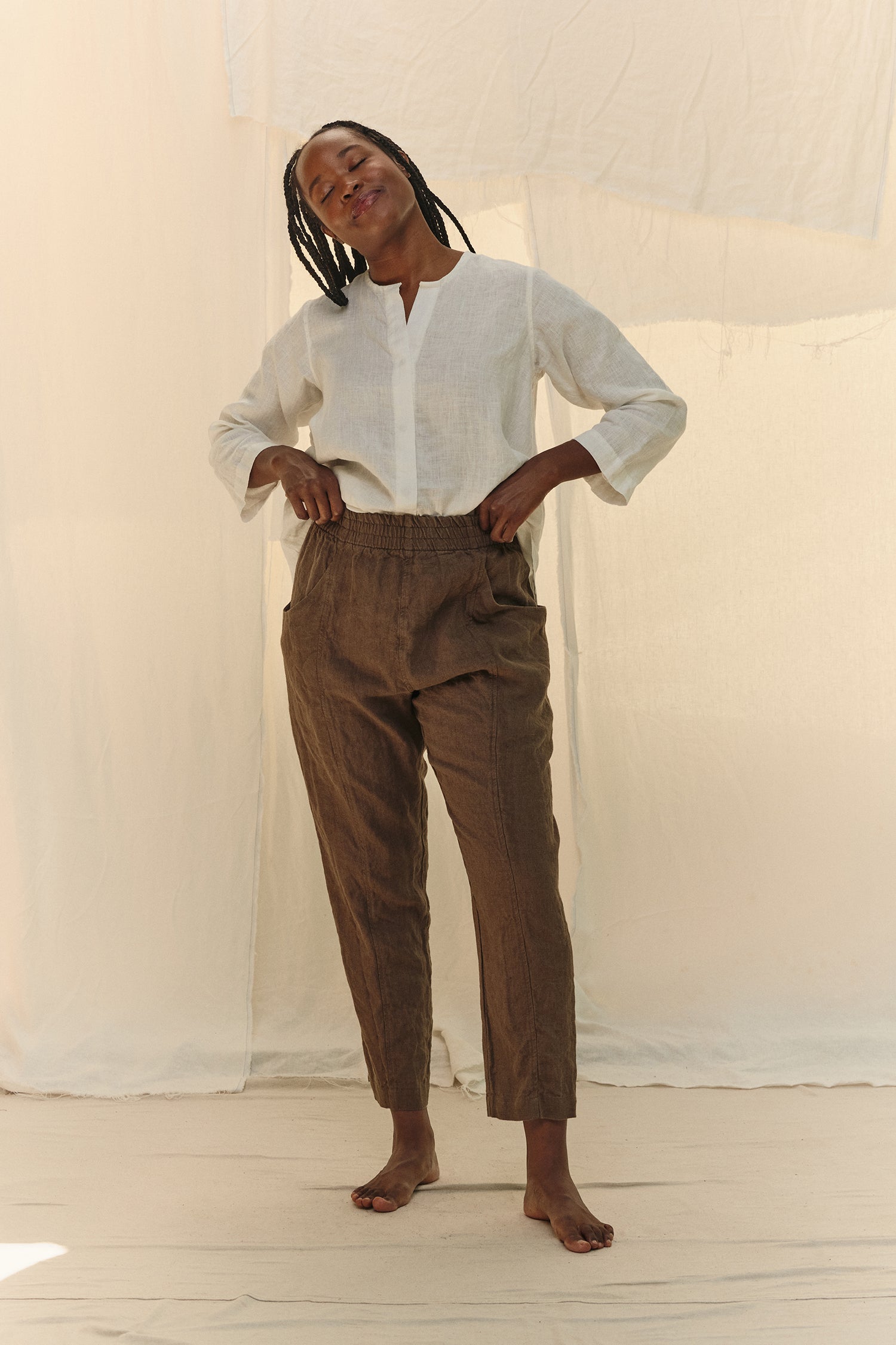 Long Sleeve Kara Snap Top in Lightweight Linen Salt#color_salt