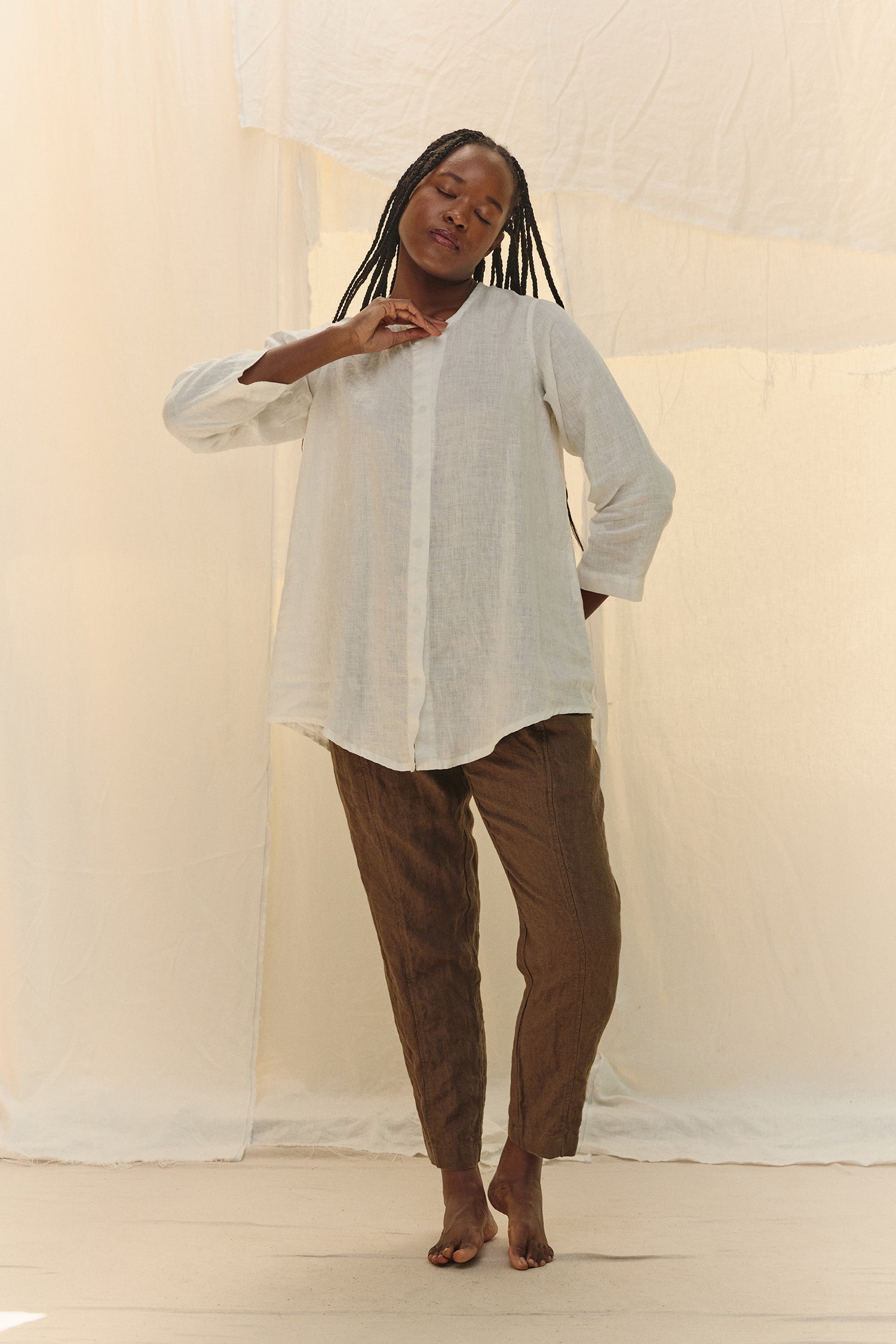 Long Sleeve Kara Snap Top in Lightweight Linen Salt#color_salt
