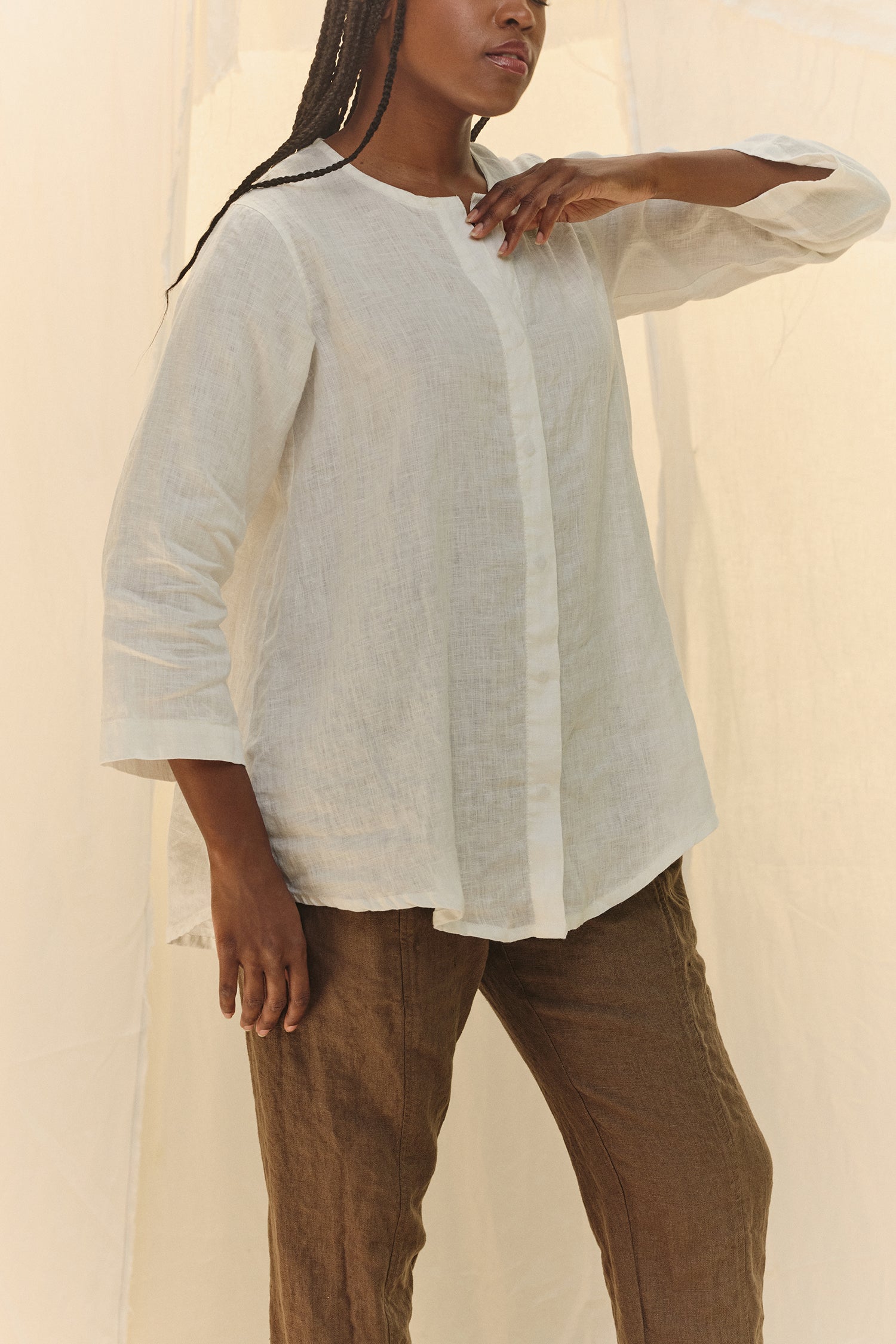 Long Sleeve Kara Snap Top in Lightweight Linen Salt#color_salt