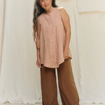 Sleeveless Kara Snap Top in Lightweight Linen Canyon#color_canyon