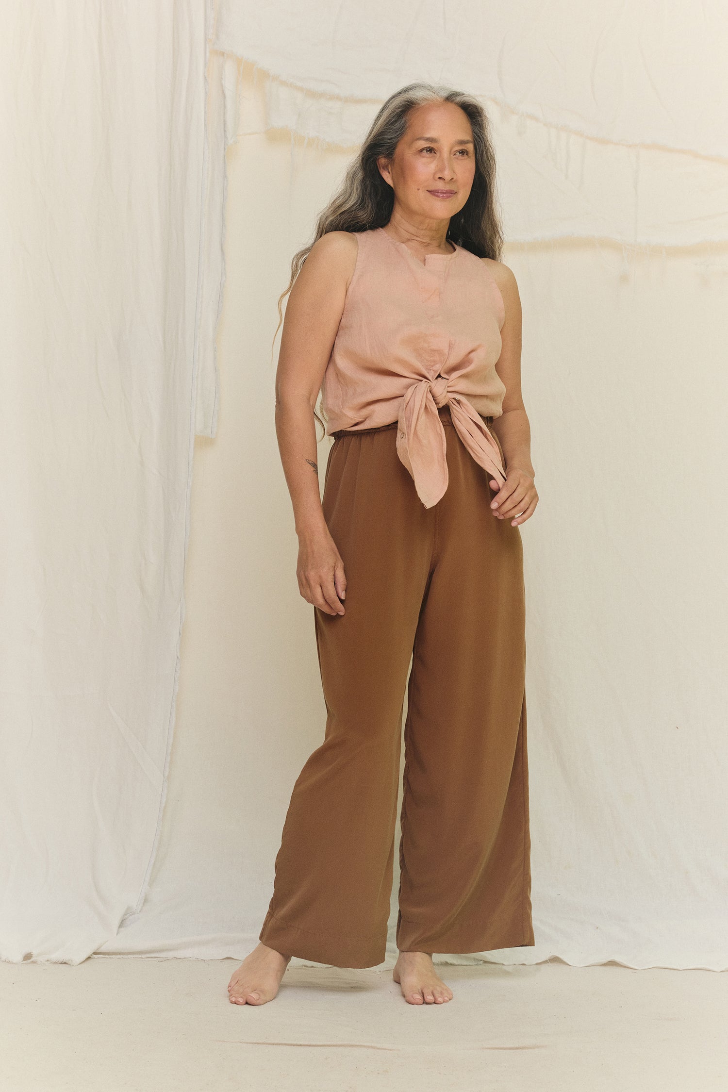 Sleeveless Kara Snap Top in Lightweight Linen Canyon#color_canyon