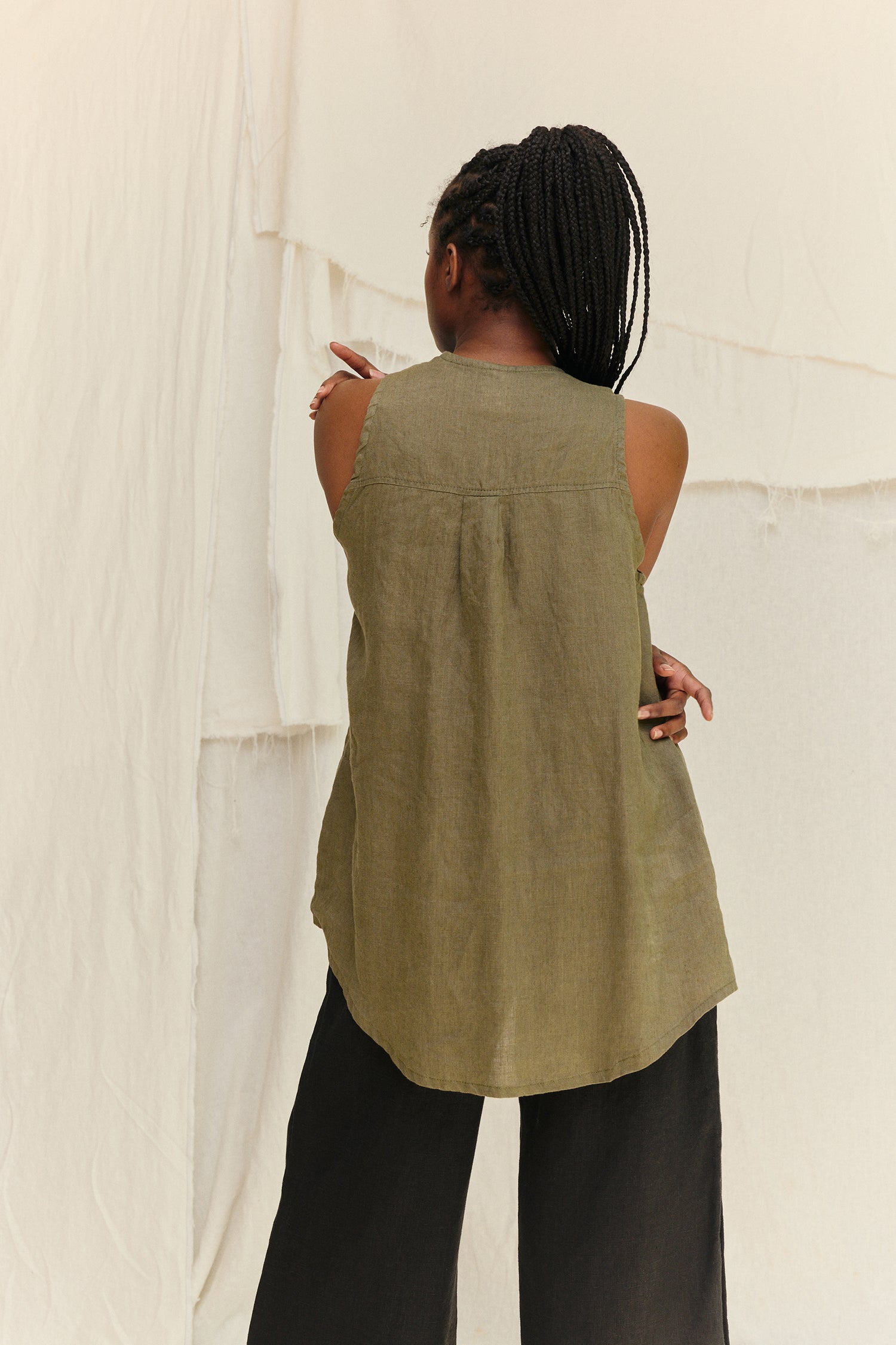 Sleeveless Kara Snap Top in Lightweight Linen Lichen#color_lichen