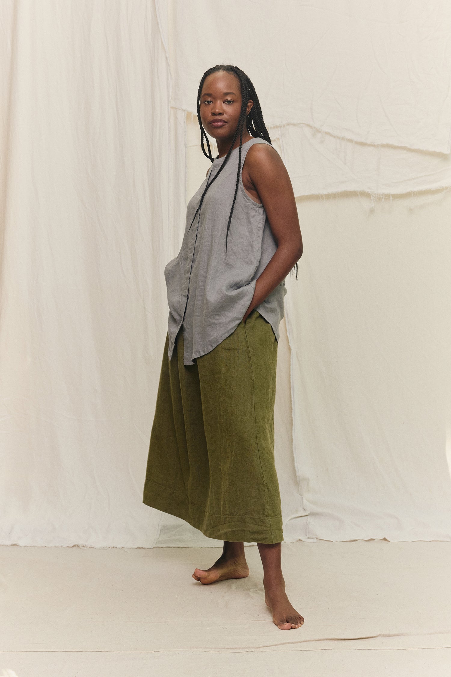 Sleeveless Kara Snap Top in Lightweight Linen Overcast#color_overcast
