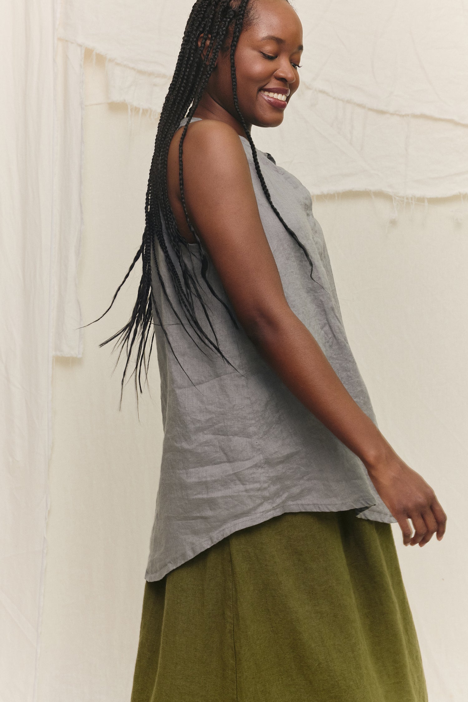 Sleeveless Kara Snap Top in Lightweight Linen Overcast#color_overcast