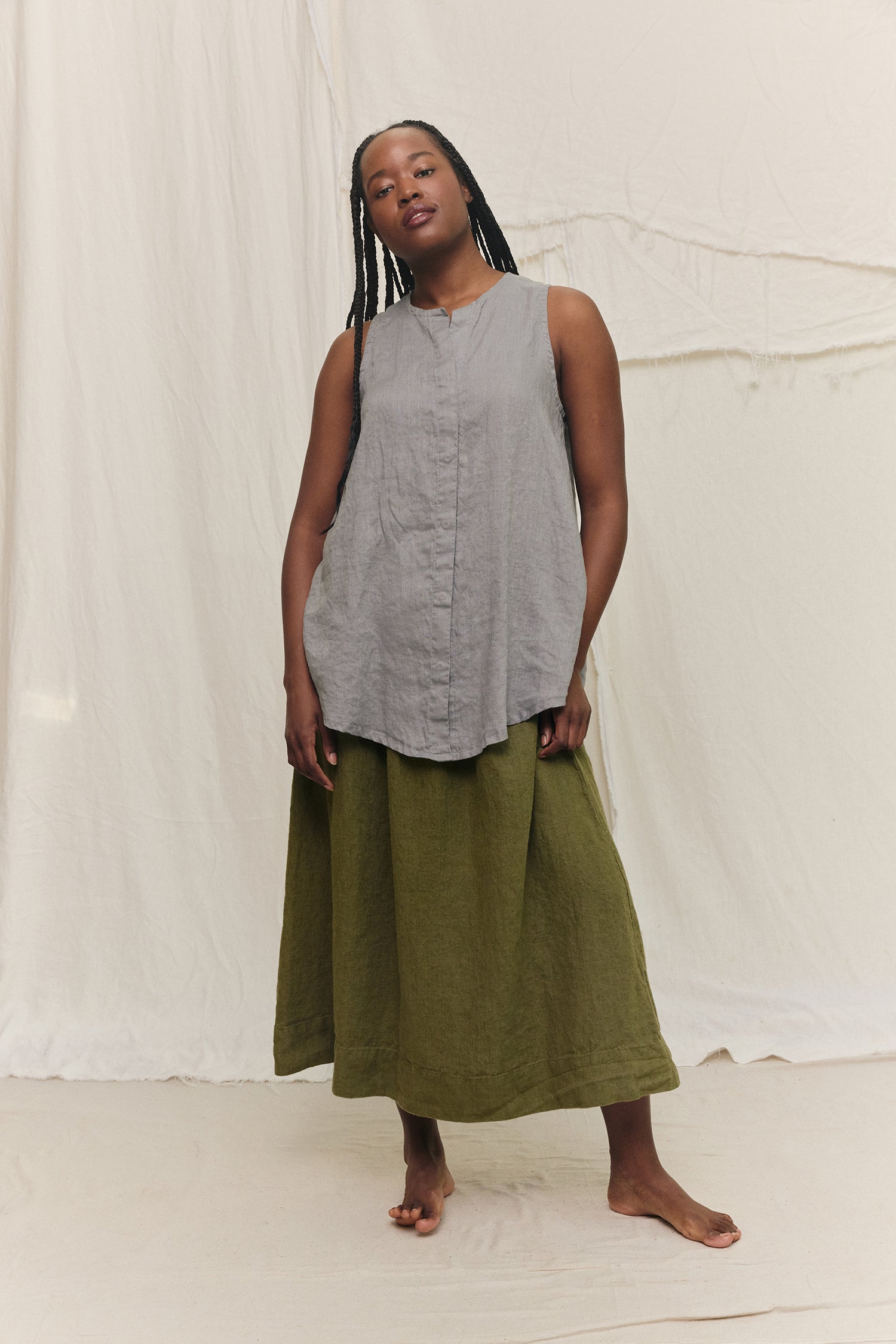 Sleeveless Kara Snap Top in Lightweight Linen Overcast#color_overcast