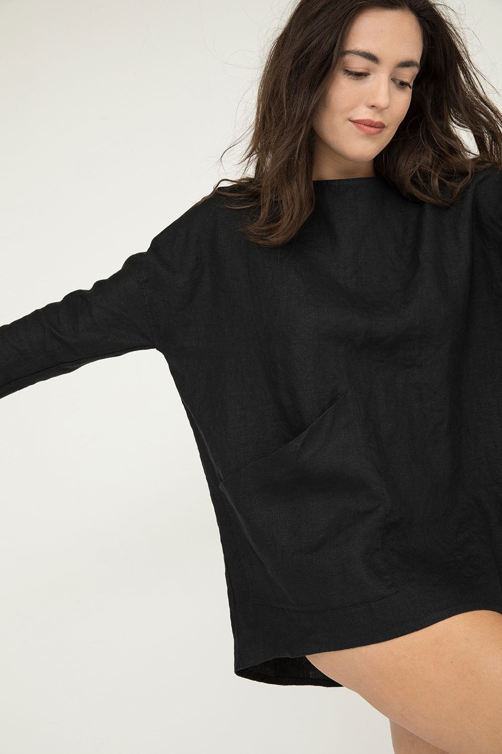 Long Sleeve Harper Tunic in Midweight Linen Black#color_black