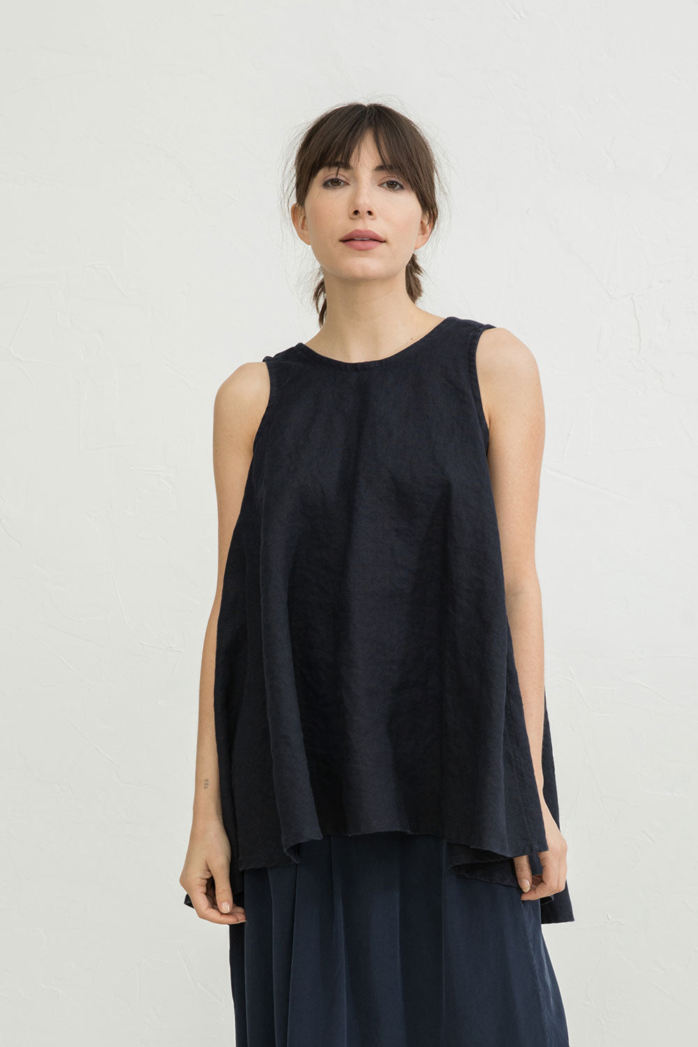 Harlow Tunic in Midweight Linen Navy#color_navy