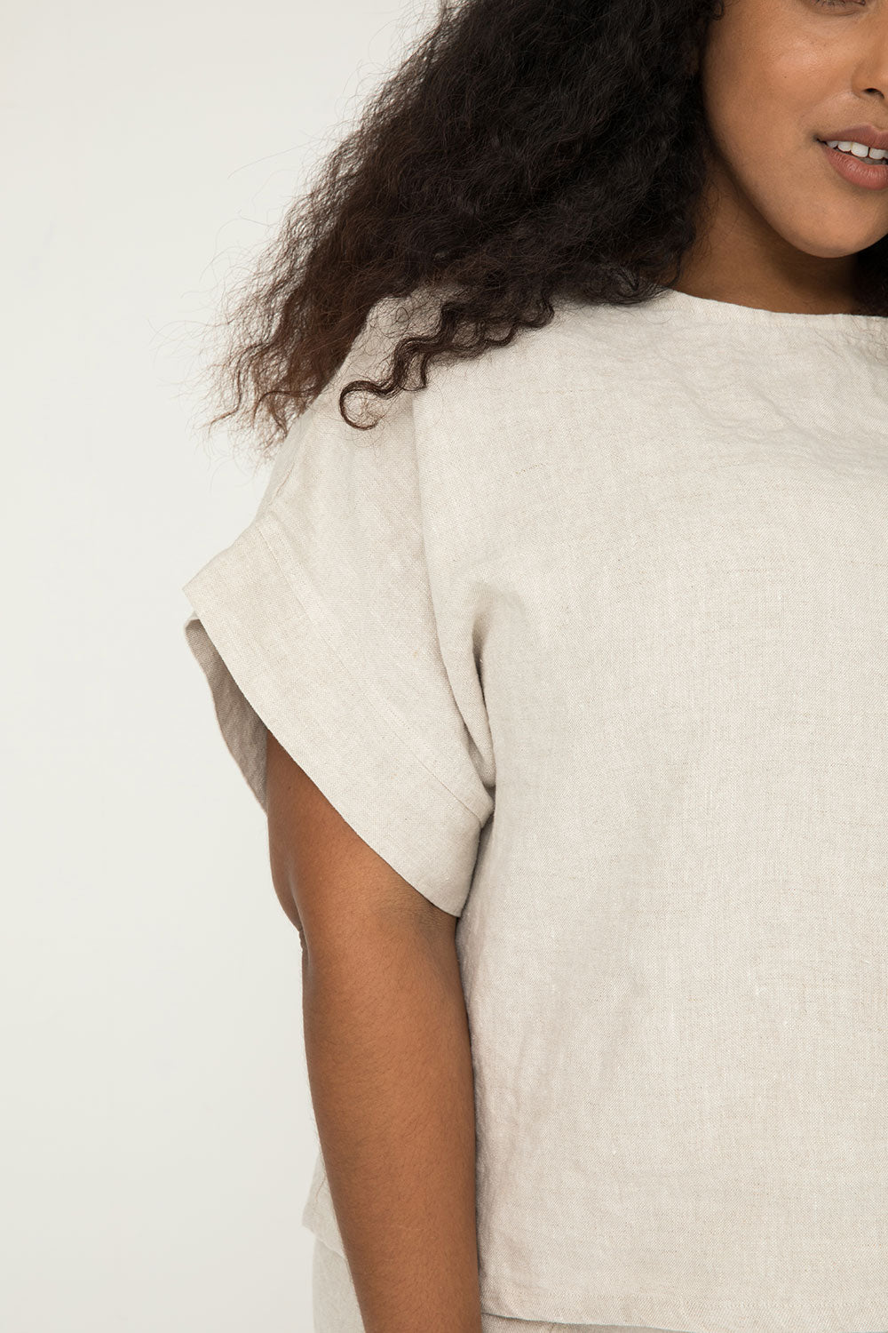 Georgia Tee in Midweight Linen Flax#color_flax