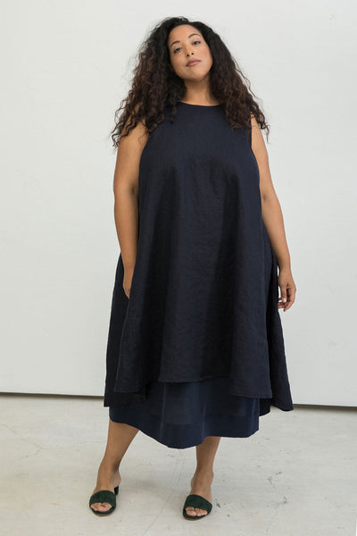 Harlow Dress in Midweight Linen Navy#color_navy