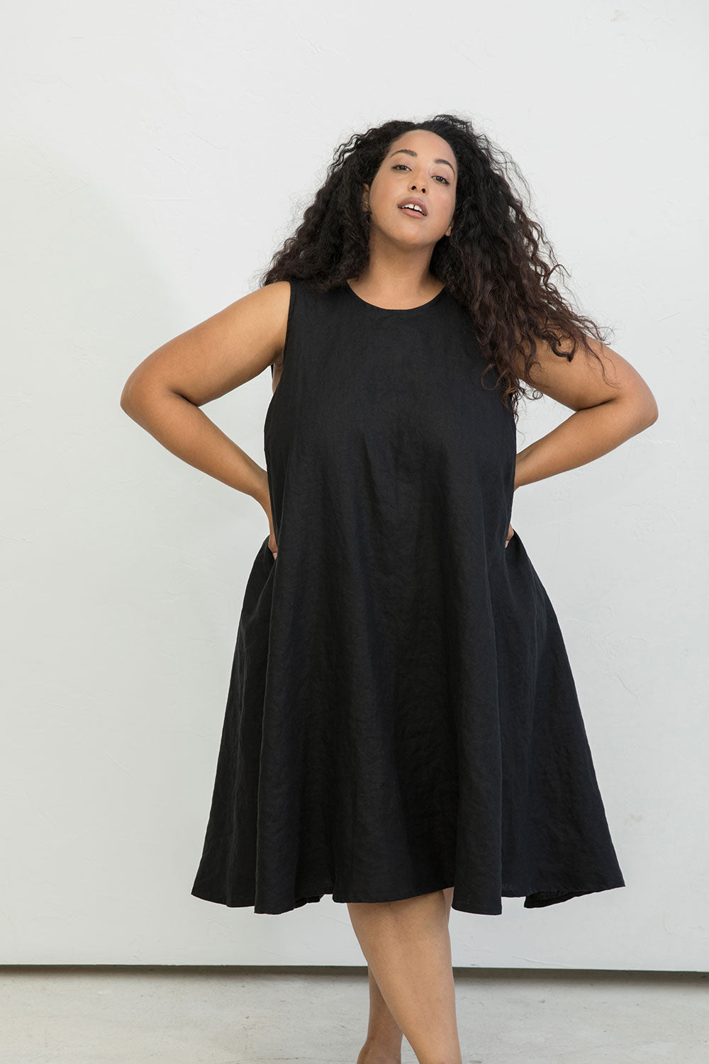 Harlow Dress in Midweight Linen Black#color_black