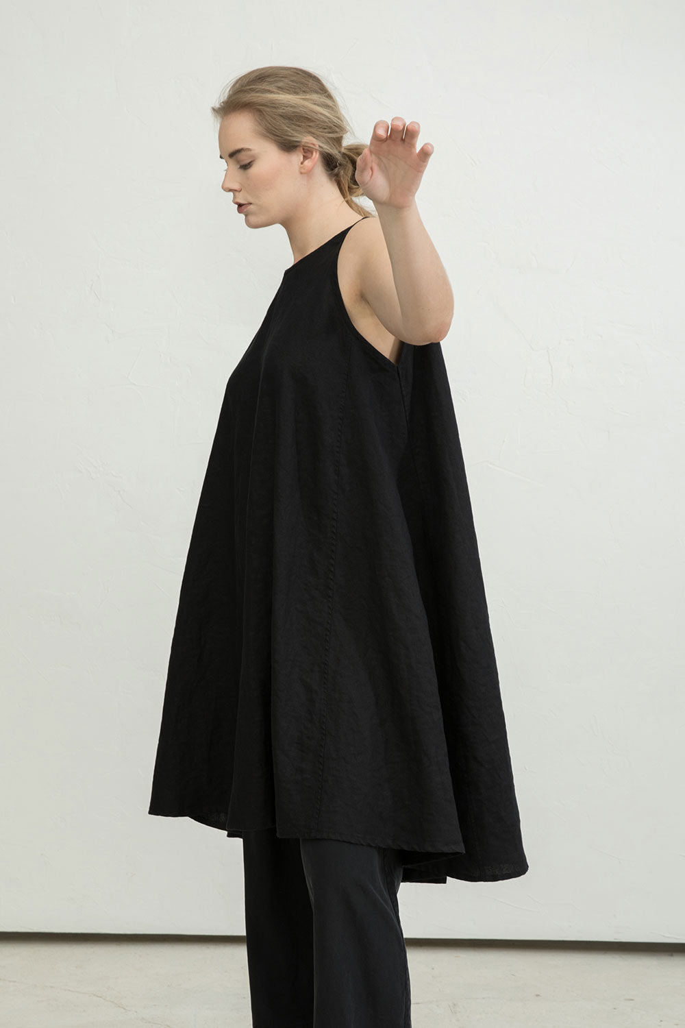 Harlow Dress in Midweight Linen Black#color_black