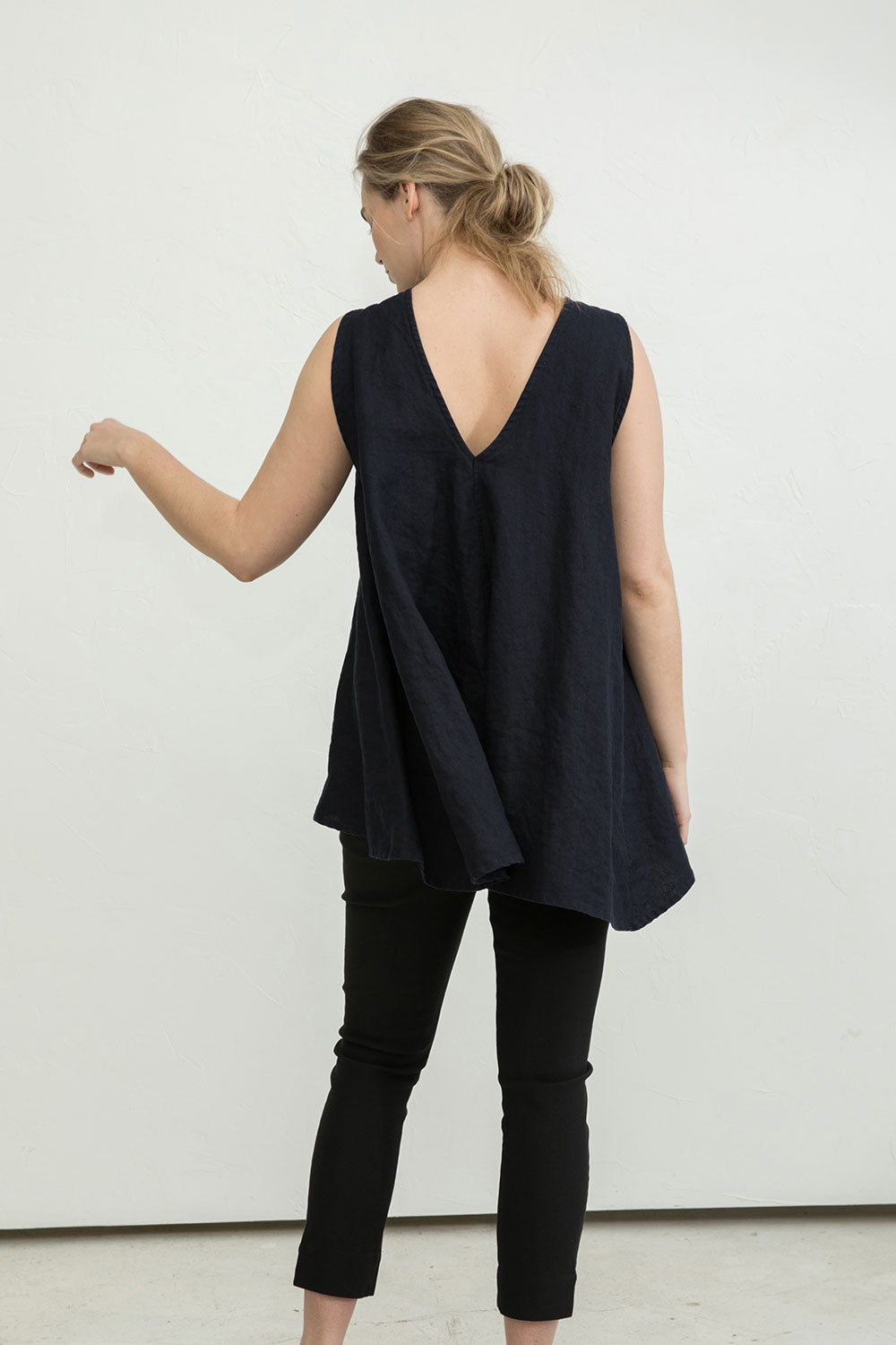 Harlow Tunic in Midweight Linen Navy#color_navy