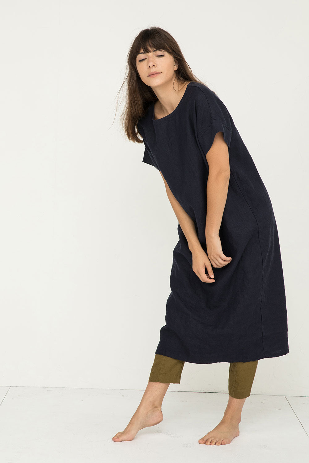 Georgia Midi in Midweight Linen Navy#color_navy